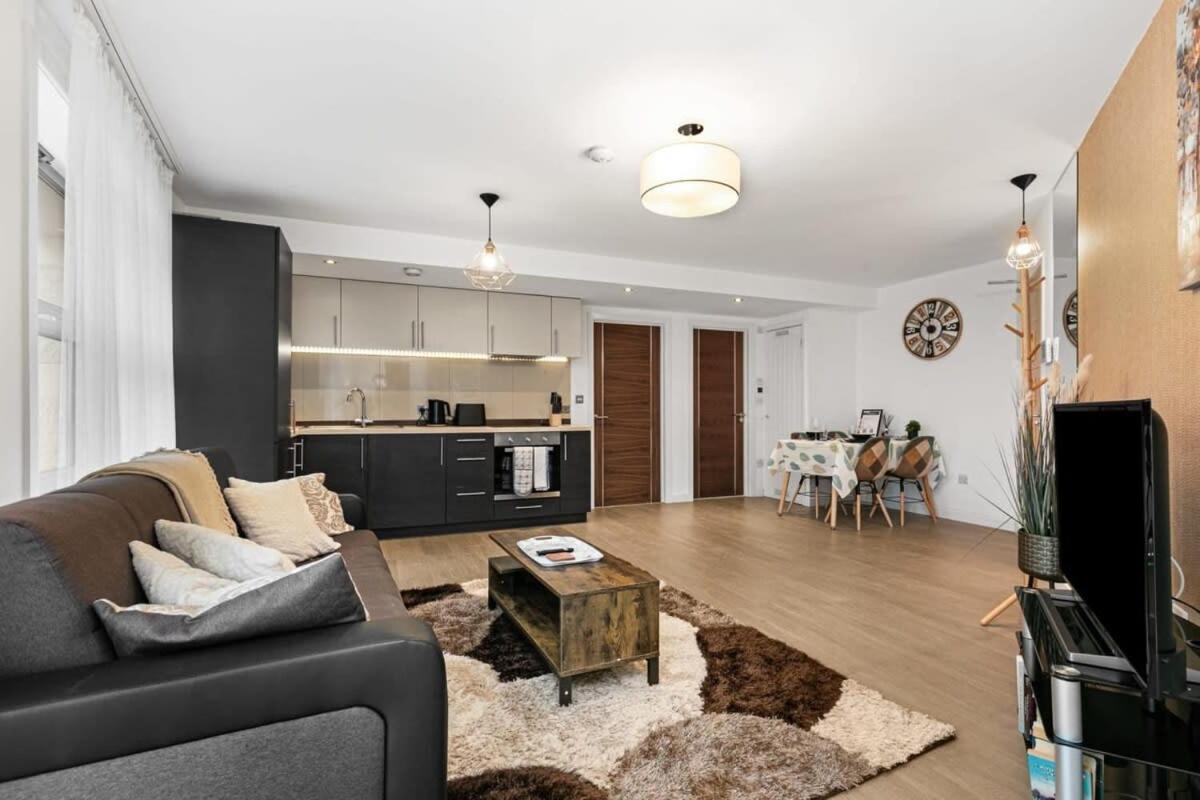 Modern 1 Bedroom Apartment In Woking Town Centre 外观 照片