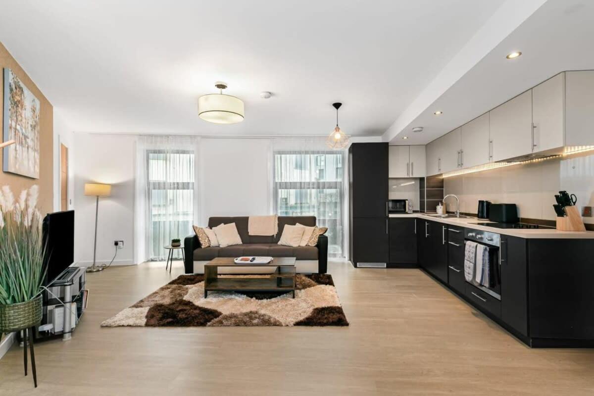 Modern 1 Bedroom Apartment In Woking Town Centre 外观 照片